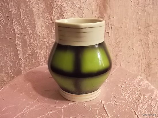 Сливочник. Минский фарфоровый завод. Дефект! ( может быть бонусом!)