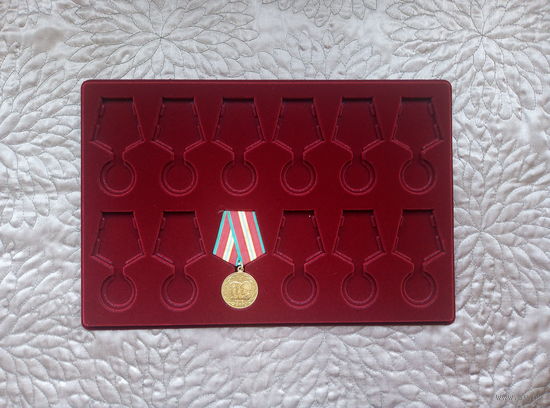 Планшет на 12 медалей Д 32 мм.