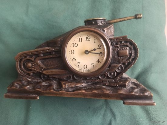Настольные часы  статуэтка-танк периода ПМВ , Германия.