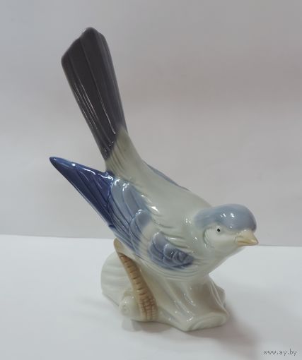 Статуэтка фарфоровая "Птица" 70-е годы. Европа. Высота 12.5 см.