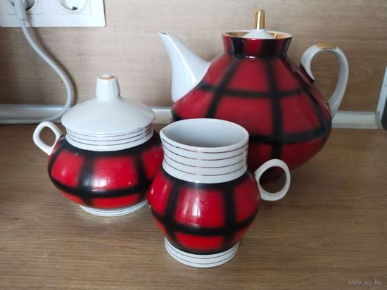 Комплект: чайник, молочник, сахарница