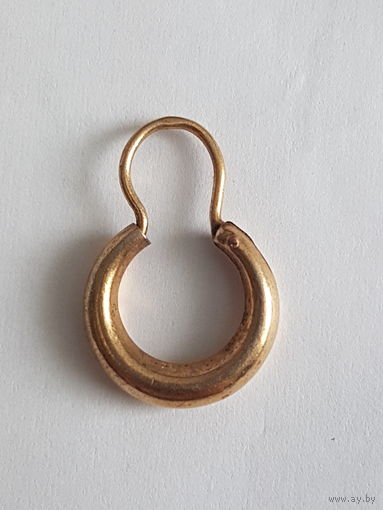 Серьга Калачик. Одна штука. 60-е годы, СССР. Длина 2,2 мм