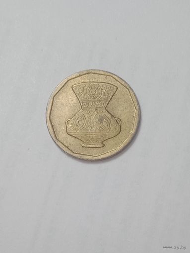Египет 5 пиастров 2004  года .