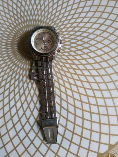 Часы наручные  с браслетом.Состояние на скане. В коллекцию,ремонт,на запчасти.