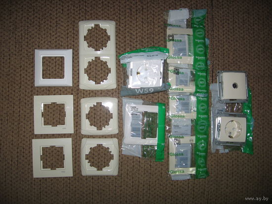 Розетки с заземляющим контактом, со шторками и рамки для розеток Schneider Electricс з