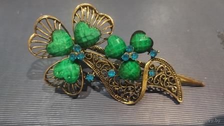 Красивая заколка темное золото с зеленым камнем. Очень красивая. Длина 11,5 см, в отличном состоянии.