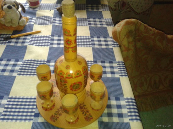 Графин с рюмками.  Дерево.  СССР.