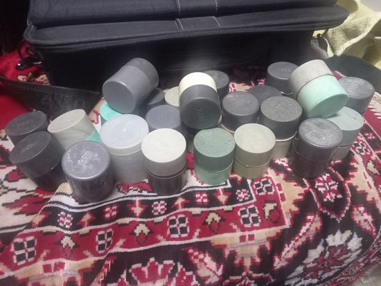 Старые фотопленки с фотографиями в коробках СССР