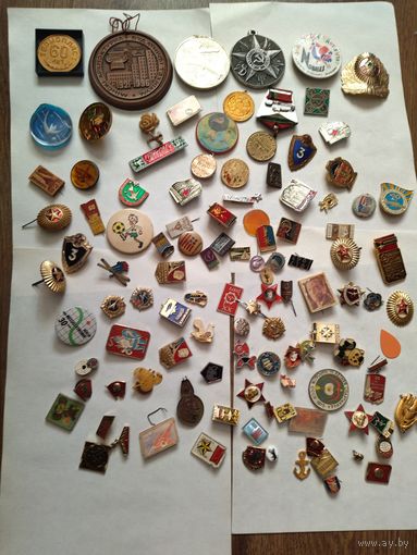 Значки  102 штук