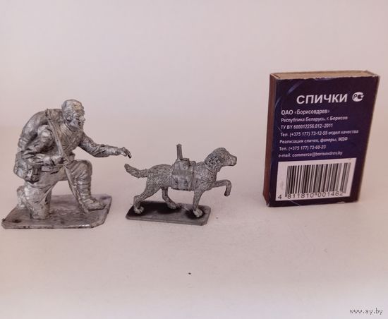 Вожатый с собакой-истребителем танков.