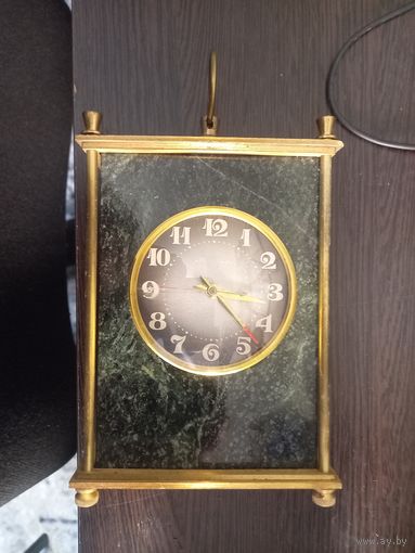 Каминные настольные часы Молния 1970-е ЧЧЗ СССР натуральный камень змеевик в латуни на ходу