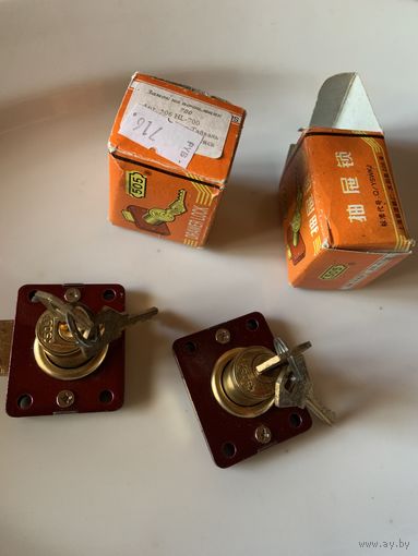 Новые замочки на почтовые ящики ещё из Тайваня! 90-е годы. Цена за 1. Можно ставить на различные мебельные ящики и двери чтоб спиногрызы не копались в коллекции.