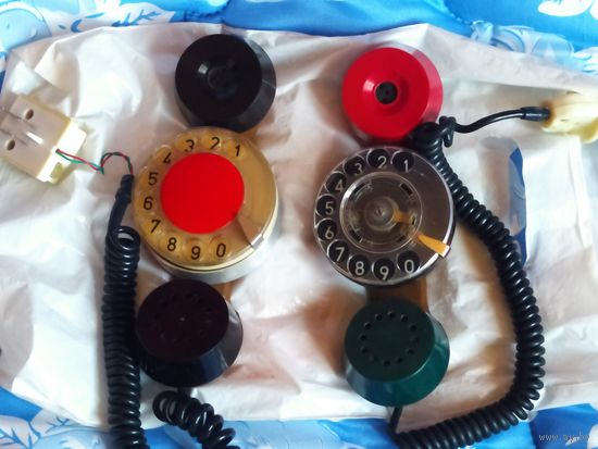 Телефонные аппараты эпохи СССР.