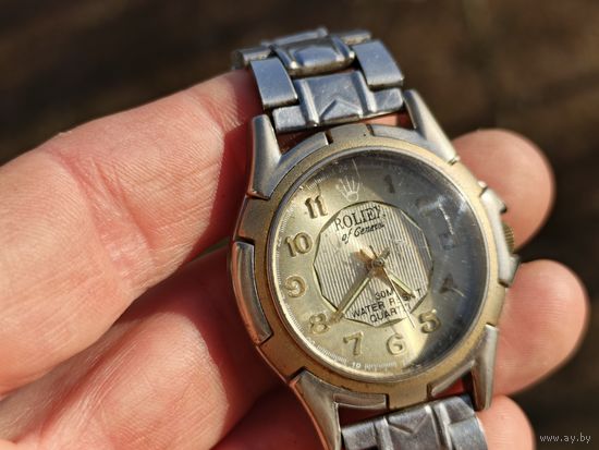 Часы. Не на ходу.