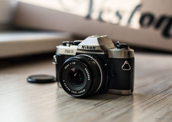 Nikon FM10 с объективом Nikon Series E 28mm 1:2.8 MKII