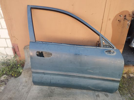 Дверь передняя правая Mitsubishi Carisma