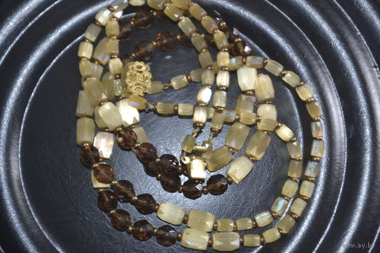 Бусы  ретро чехословакия Сатиновое стекло