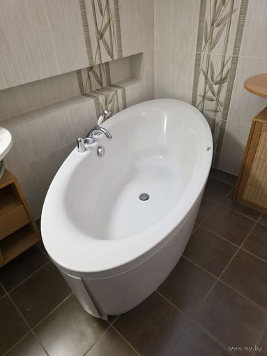 Ванна со смесителями 184см на 90см Глубина 45см