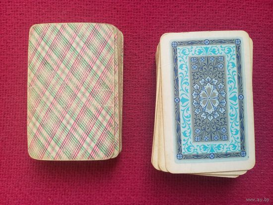 Две колоды карт. 54 карты и 36 карт.