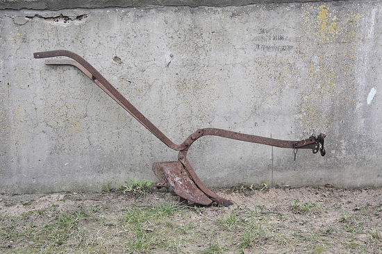 Плуг окучник.