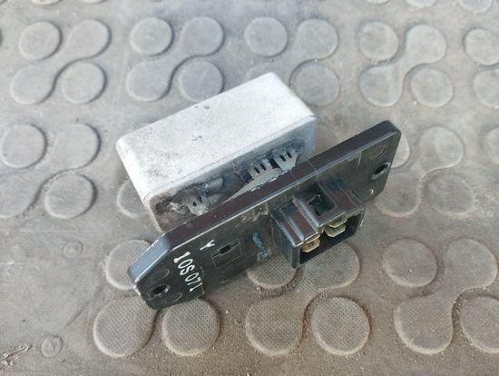 Сопротивление печки Mitsubishi Carisma