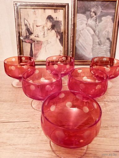 Цветное красное стекло 50 - 60 годы СССР рюмочки, креманки 6 шт. винтаж