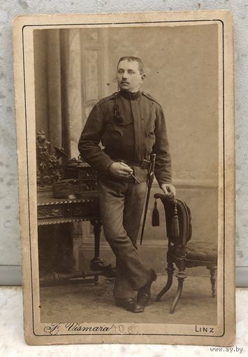 Военнослужащий в форме, кабинетный портрет, Линц, Австро-Венгрия, 1887 г.