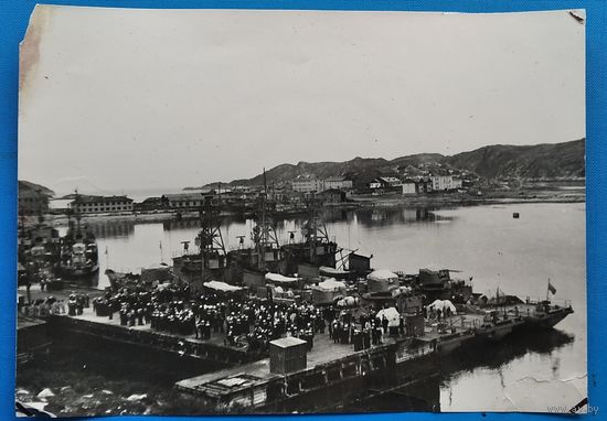 Фото советской военно-морской базы. 16х22.5 см.
