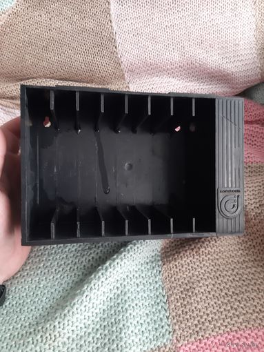 Контейнер для компакт кассет.