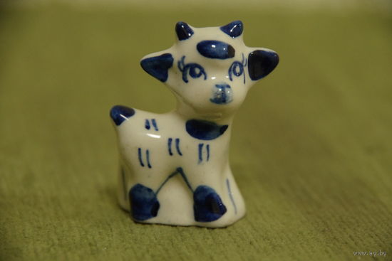 Статуэтка фарфоровая " Козленок " 5 см ( целая )