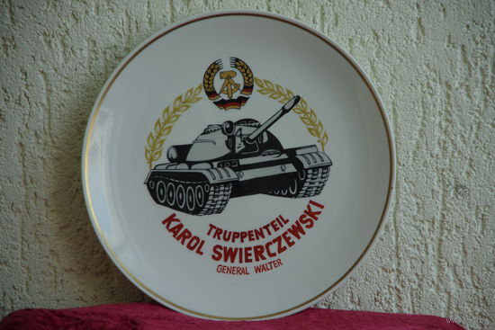 Тарелка настенная ( Meissen ) 26 см , целая