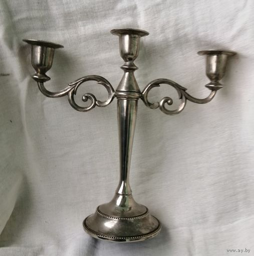Подсвечник, канделябр на три свечи. Литьё, добротный.