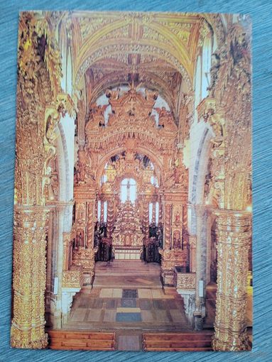 Церковь ордена св. Франциска, Португалия. Деталь центрального прохода и алтаря