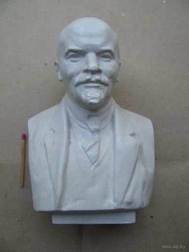 Бюст В.И. Ленина. бисквит. высота 14 см