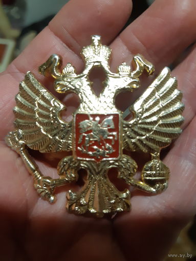 Кокарда на головной убор герб России.