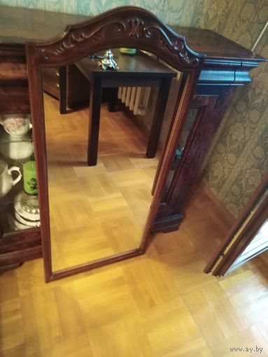 Зеркало старое как новое в деревянной раме