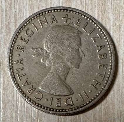 Монета 1 шиллинг 1955 год. Великобритания. Королева Елизавета II. Английский герб - 3 льва внутри коронованного щита.