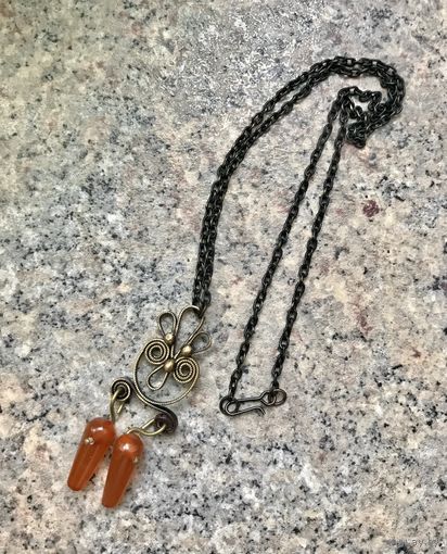 Кулон на цепочке. Колье