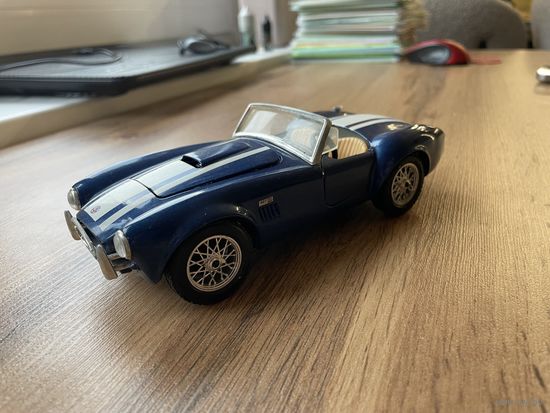 Cobra 427 1:24 Maisto