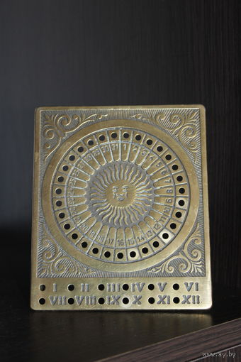 Латунный, настольный, вечный календарь.