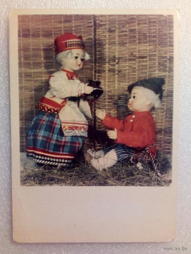 Куклы в народных костюмах Рязанской области 1964 г Спасская Р. Борисова Е. Карацуба Н. Игнатович Е. В обед