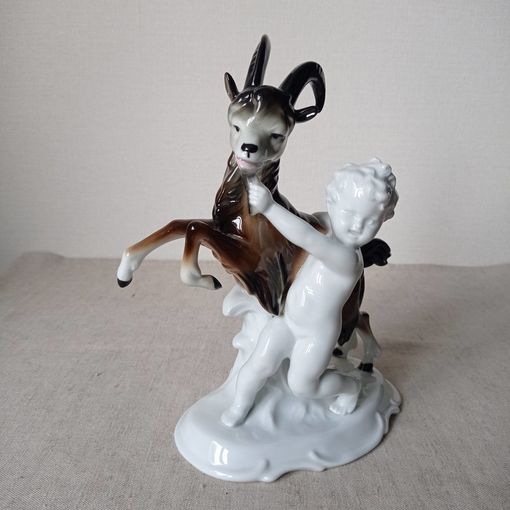 Cтатуэтка Путти с козлом мануфактура Grafenthal (Графенталь)