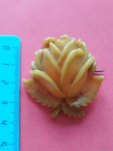 Брошка пластиковая. Бутон. Цветок. С рубля. Без минимальной цены