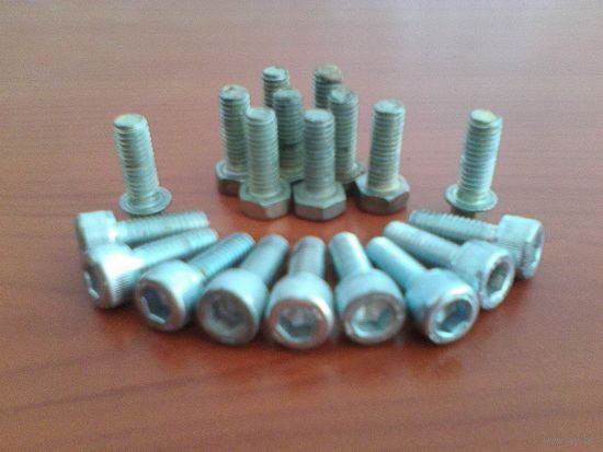 Болты (19 штук) - Одним Лотом - Длина 20-22 мм - Диаметр 6 мм.
