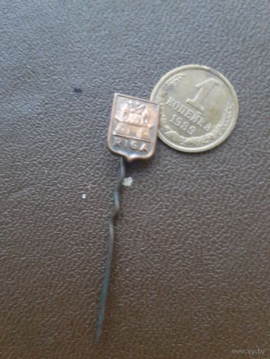 Значок тяжелый. Рига