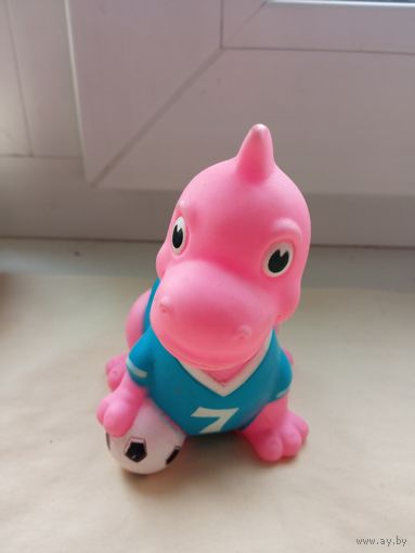 Игрушка резиновая Динозавр-футболист