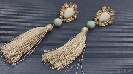 Красивые серьги с кисточками, очень нежные. Длина 11 см.