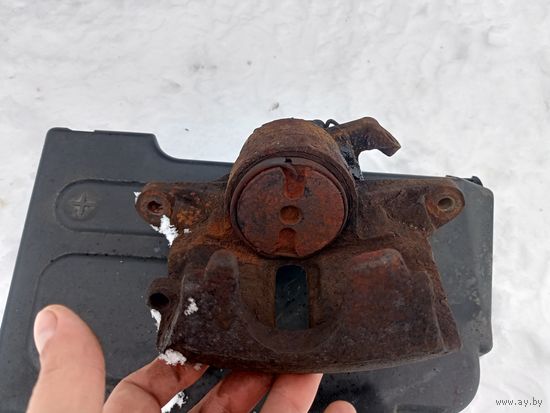 Суппорт для citroen C5/2001 г.в. 2.0 дизель. Передний правый рабочий