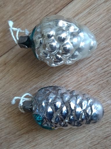 ЕЛОЧНАЯ ИГРУШКА  из СССР. "ШИШКА и ВИНОГРАД".  цена за лот, лот не разбивается.