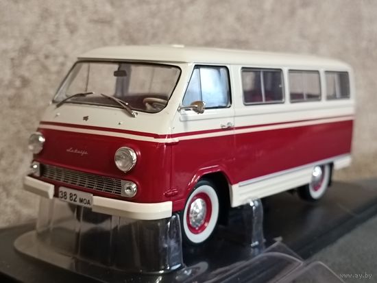 РАФ-977ДМ "Латвия"(Легендарные советские автомобили) 1/24